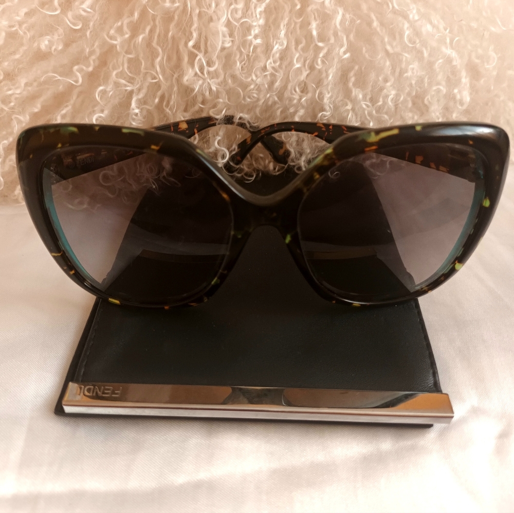 FENDI Sunglasses - Picture 6 of 12